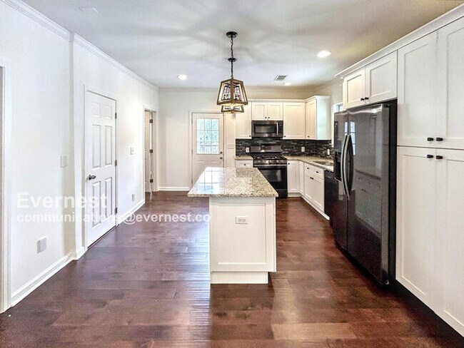 Building Photo - Charming 3 bed, 2 bath 1930s Bungalow for ...