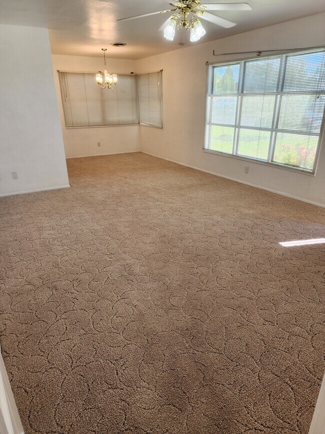 Foto del edificio - 2119 Wingland Dr
