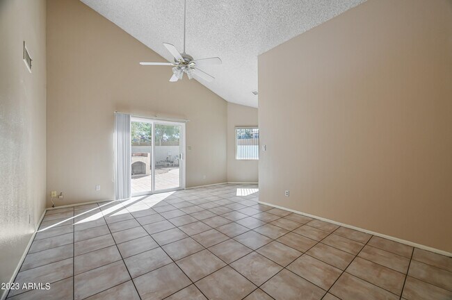 Foto del edificio - 7725 E Rovey Ave
