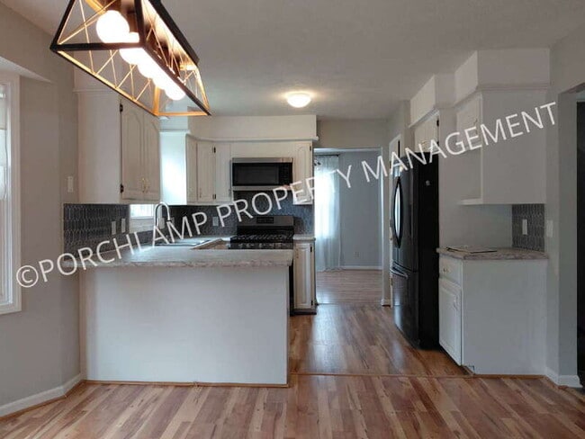Foto del edificio - 3045 Chaminade Ct SW