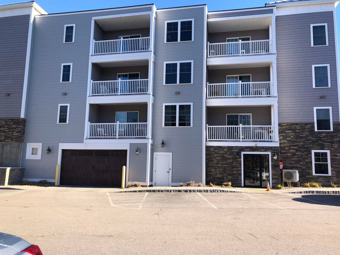 19 Kendall Pond Rd Unit 202, Derry, NH 03038 Room for Rent in Derry