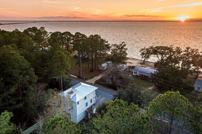 Foto del edificio - 2633 Bay Grove Rd