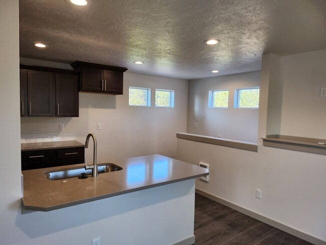 Building Photo - 16474 Carter Ct