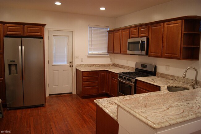 Building Photo - 3 br, 3 bath House - 359 Elrino St