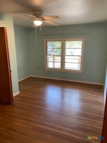 Foto del edificio - 107 E Holland St