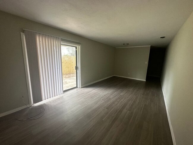 Building Photo - 2359 Claremont Ln