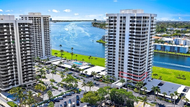 Foto del edificio - 123 Lakeshore Dr