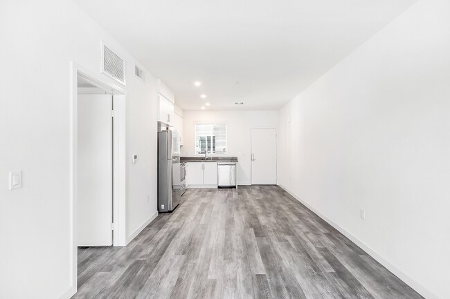 Foto del edificio - 1249 W 39th Pl