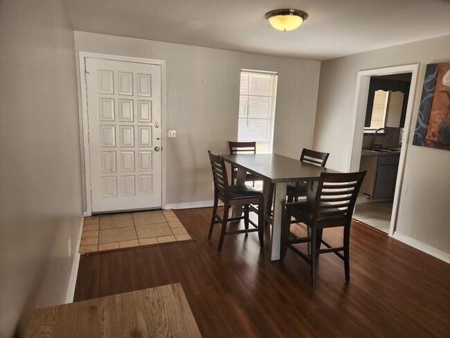 Dining Area - 1713 El Camino Rd