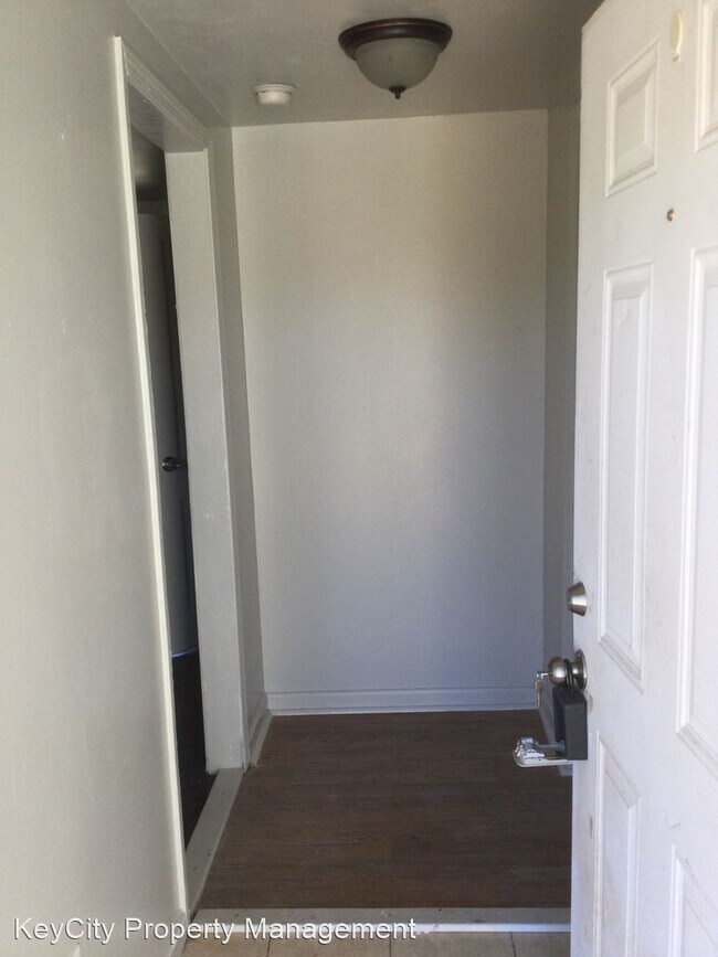 Building Photo - 3 br, 2 bath House - 918 Pecan St