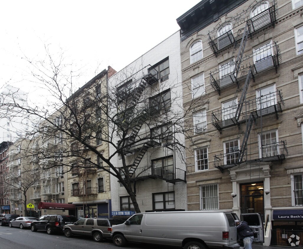 Primary Photo - 319 E 75th St