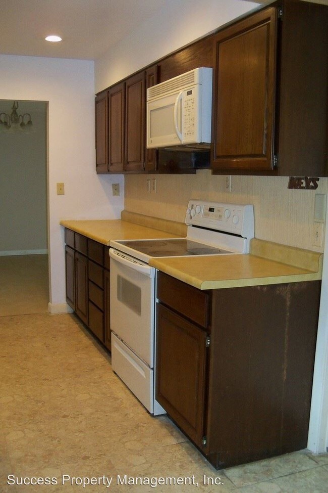 Building Photo - 2 br, 2 bath House - 385 Upland Avenue