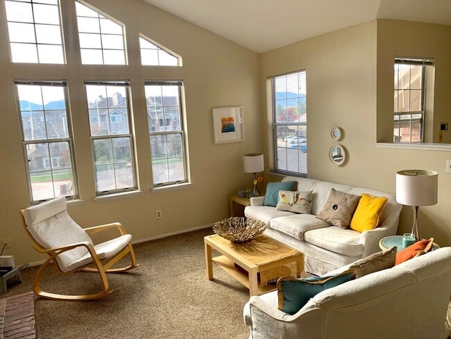 Fabulous Third Floor Two Bedroom With Views! - Fabulous Third Floor Two Bedroom With Views! Apartment