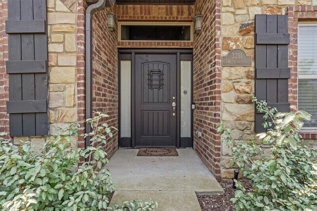 Building Photo - 3211 SW Stonepoint Ave