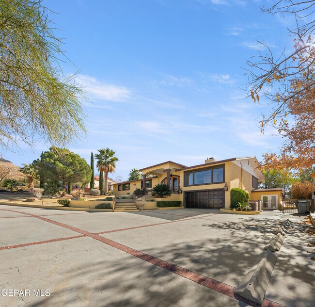 Foto del edificio - 6204 Pinehurst Dr