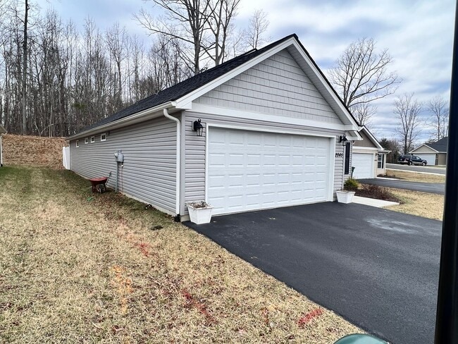 Building Photo - Christiansburg (Reagan's Point), 3 BR / 2 BA