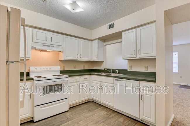 Foto del edificio - 1425 Lee Beard Way