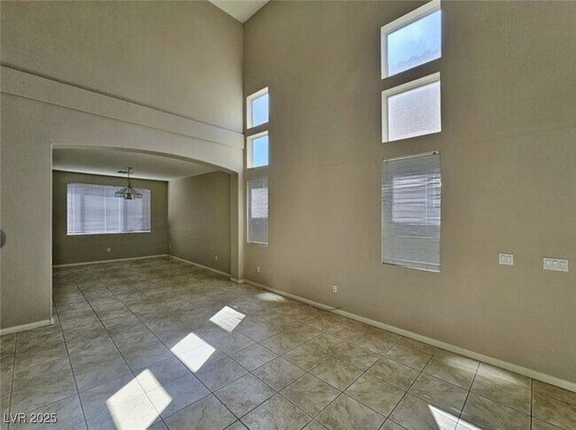 Foto del edificio - 8917 Waltzing Waters Ct