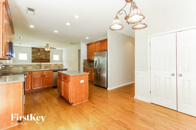 Foto del edificio - 4015 Shadetree Dr