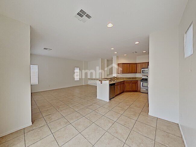 Foto del edificio - 1025 Maple Pines Ave