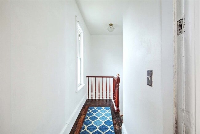 Building Photo - 137 Hunts Ave