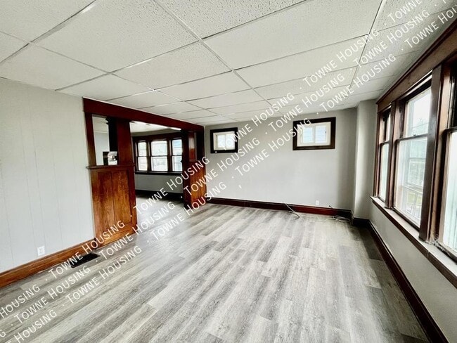 Foto del edificio - 122 Lincoln Blvd