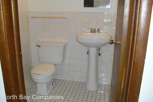 Interior Photo - 327 University Ave SE