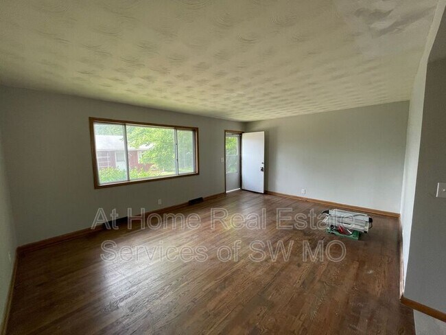 Foto del edificio - 854 S Link Ave