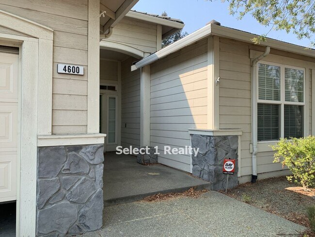 Building Photo - 4600 Golden Bear Dr