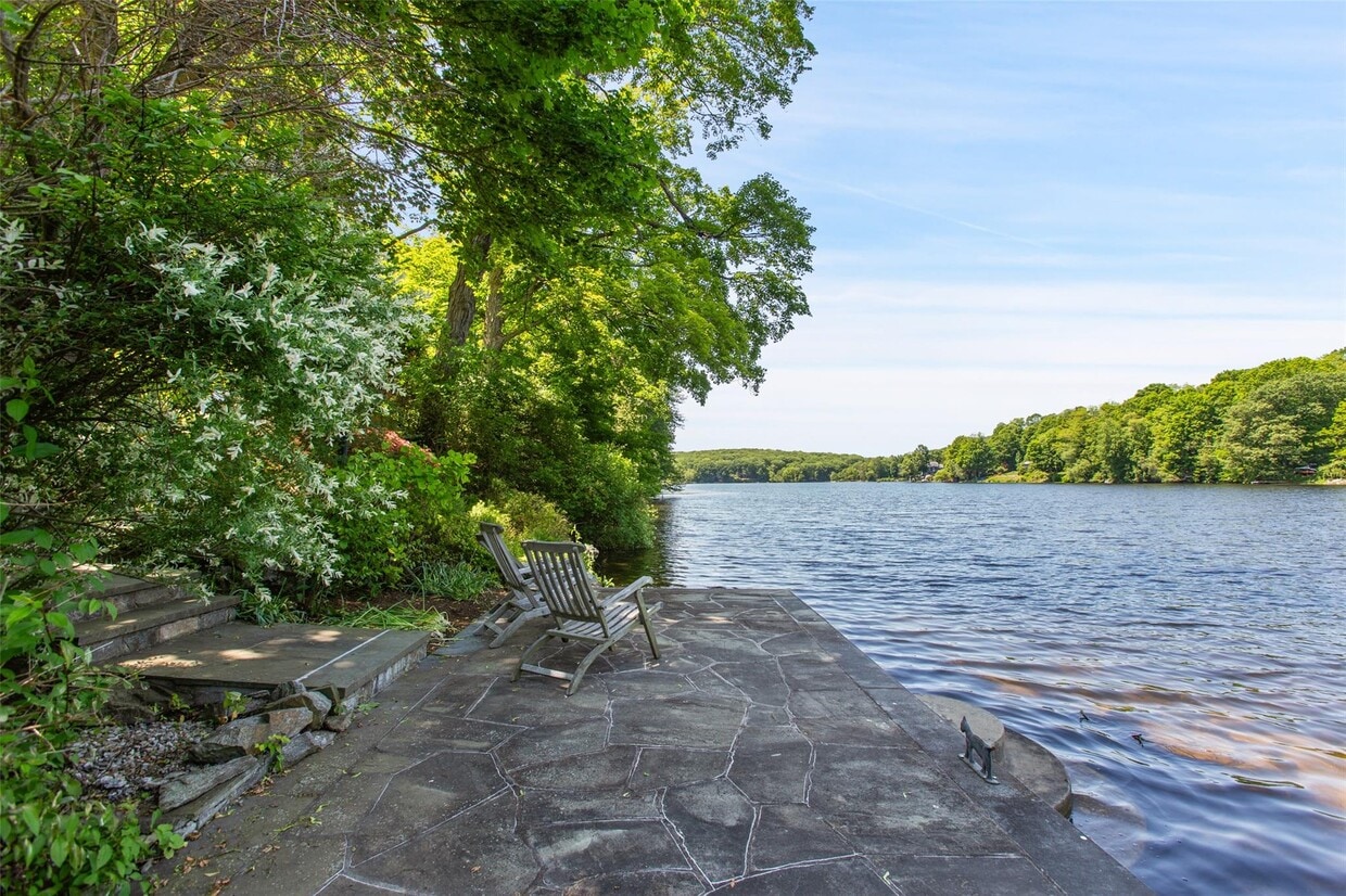 Primary Photo - 30 Lake Dr