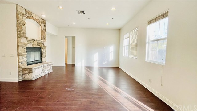 Foto del edificio - 15767 Rock Point Ln