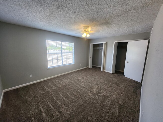 Building Photo - 8395 Willow Bend Dr