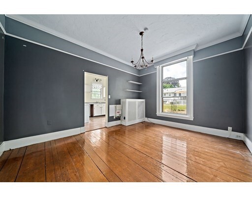 Building Photo - 391 Elm St