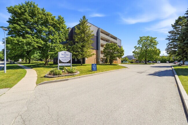 Photo du bâtiment - Lakeview Towers Apartments