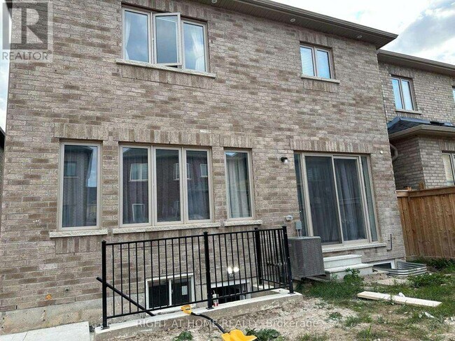Building Photo - 4097 Hillsborough Cres