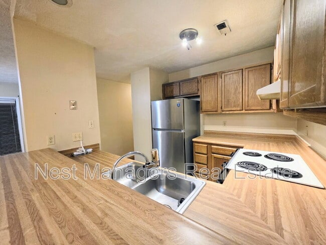 Foto del edificio - 1861 Tryon Dr