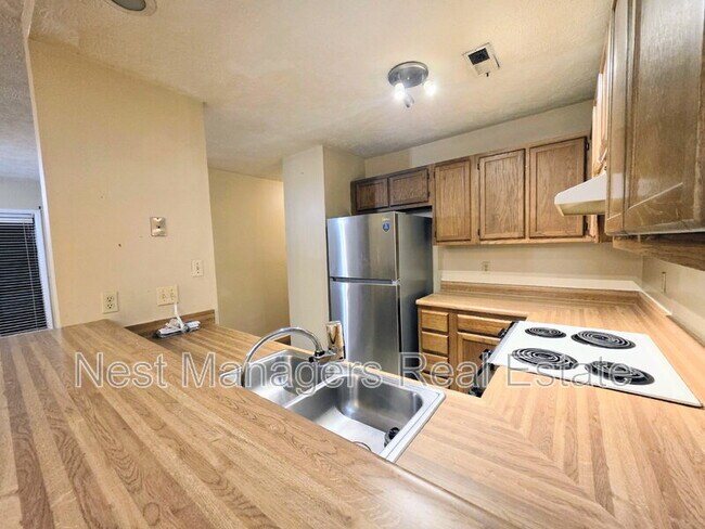 Building Photo - 1861 Tryon Dr