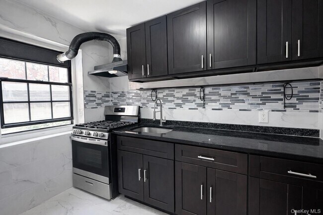 Foto del edificio - 141-20-141-77 77th Rd