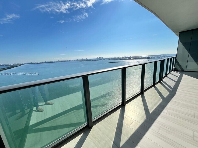 Foto del edificio - 3131 NE 7th Ave