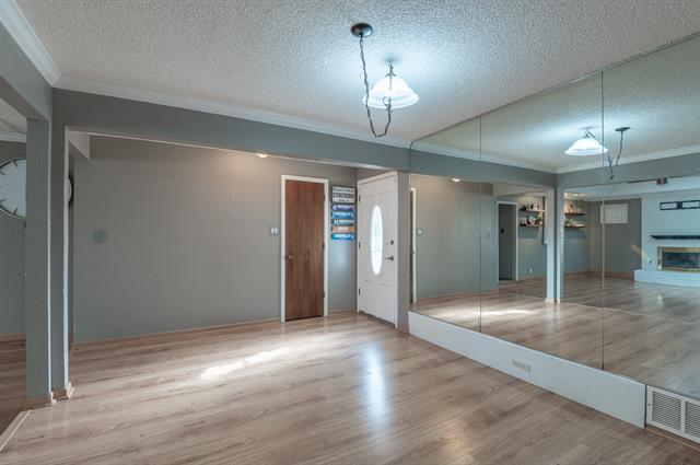 Building Photo - 2707 Woodshire Dr