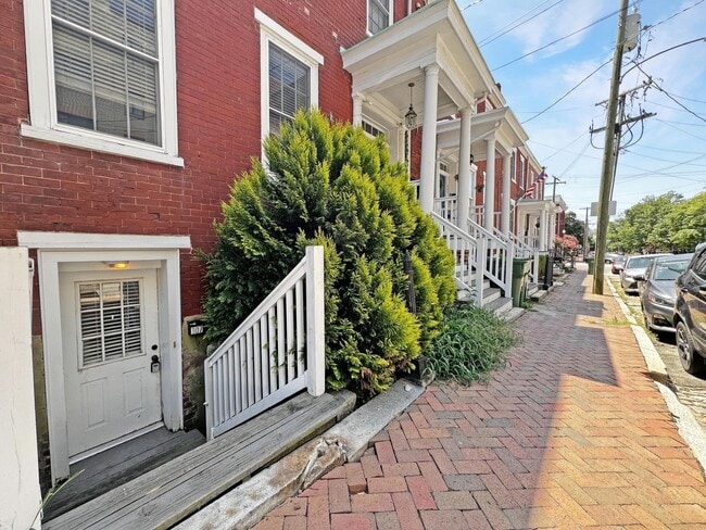 Building Photo - Unique 1 Bedroom Apartment in Shockoe Bott...