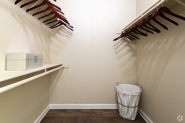2BR, 2BA - 1,077SF - Sherwood at Iron Point