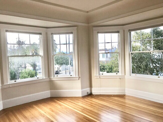 wrap- around living room windows - 101 28th St