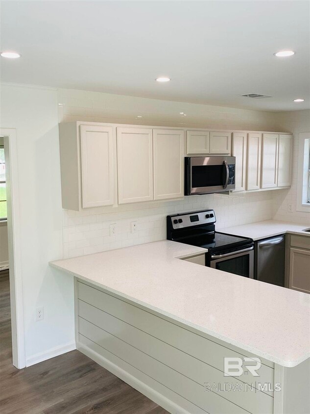 Building Photo - 27178 Park Dr