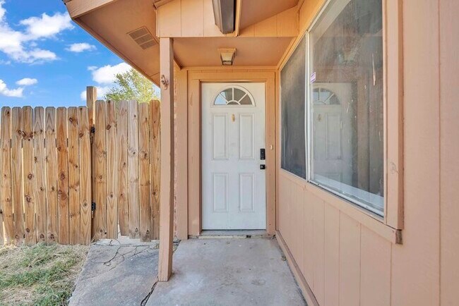 Foto del edificio - 2006 U.S. Grant Dr