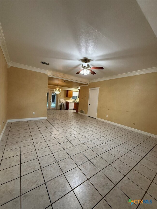 Foto del edificio - 2421 Hancock Dr