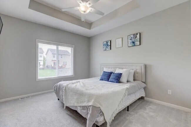 Building Photo - 4515 NE Briarwood Dr
