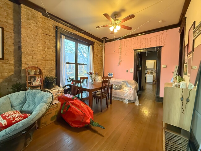 Building Photo - 3765 N Kenmore Ave