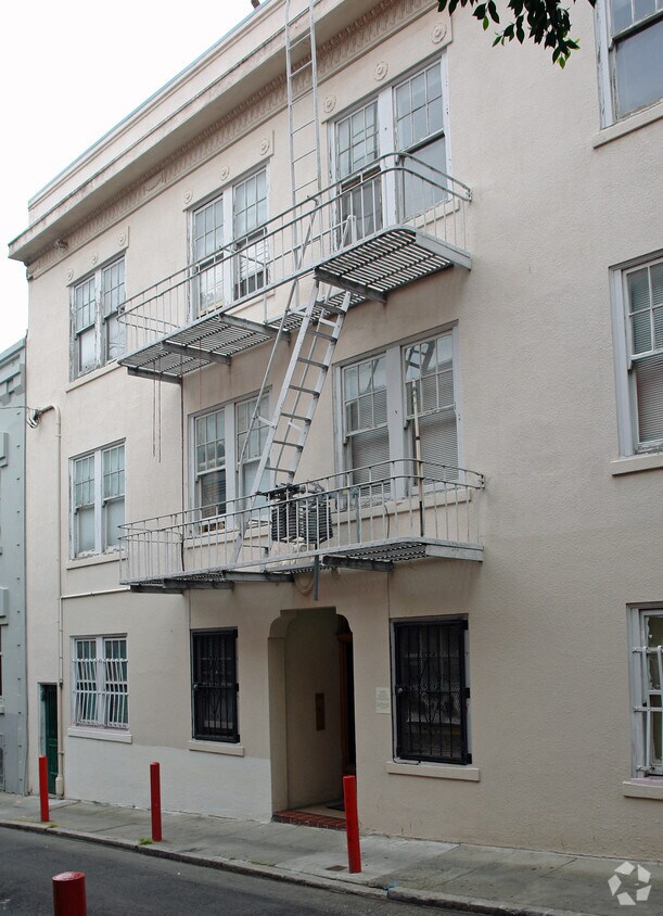 Building Photo - 120 Trenton St