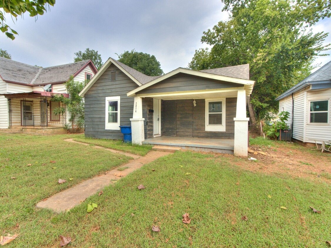 Foto principal - Updated Cozy 2 Bed 1 Bath Home in Guthrie ...